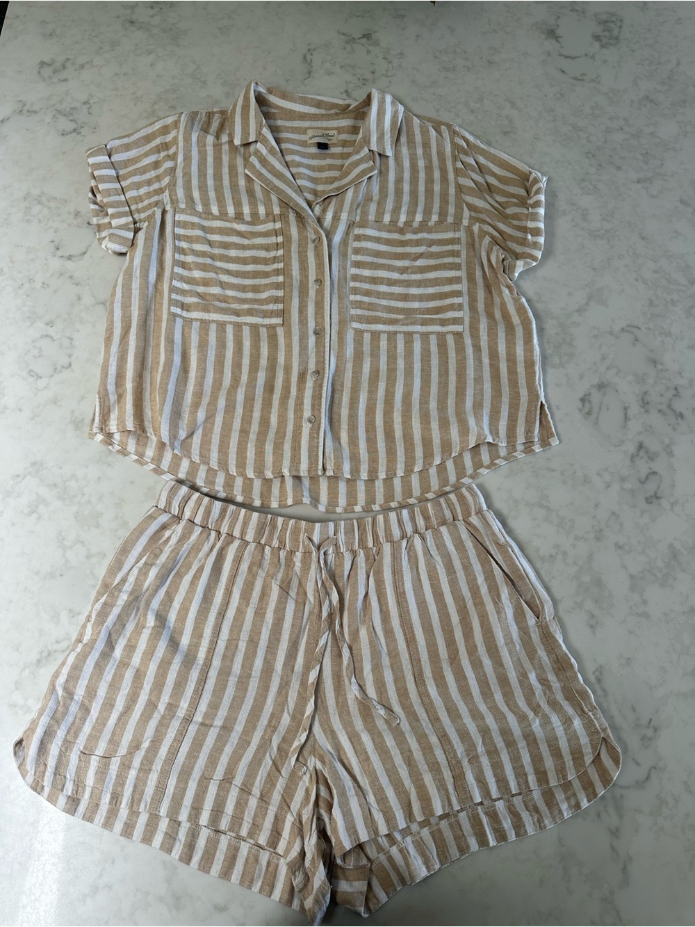 Women's Universal Thread Linen Striped Button-Down Shirt and Shorts Set. Large